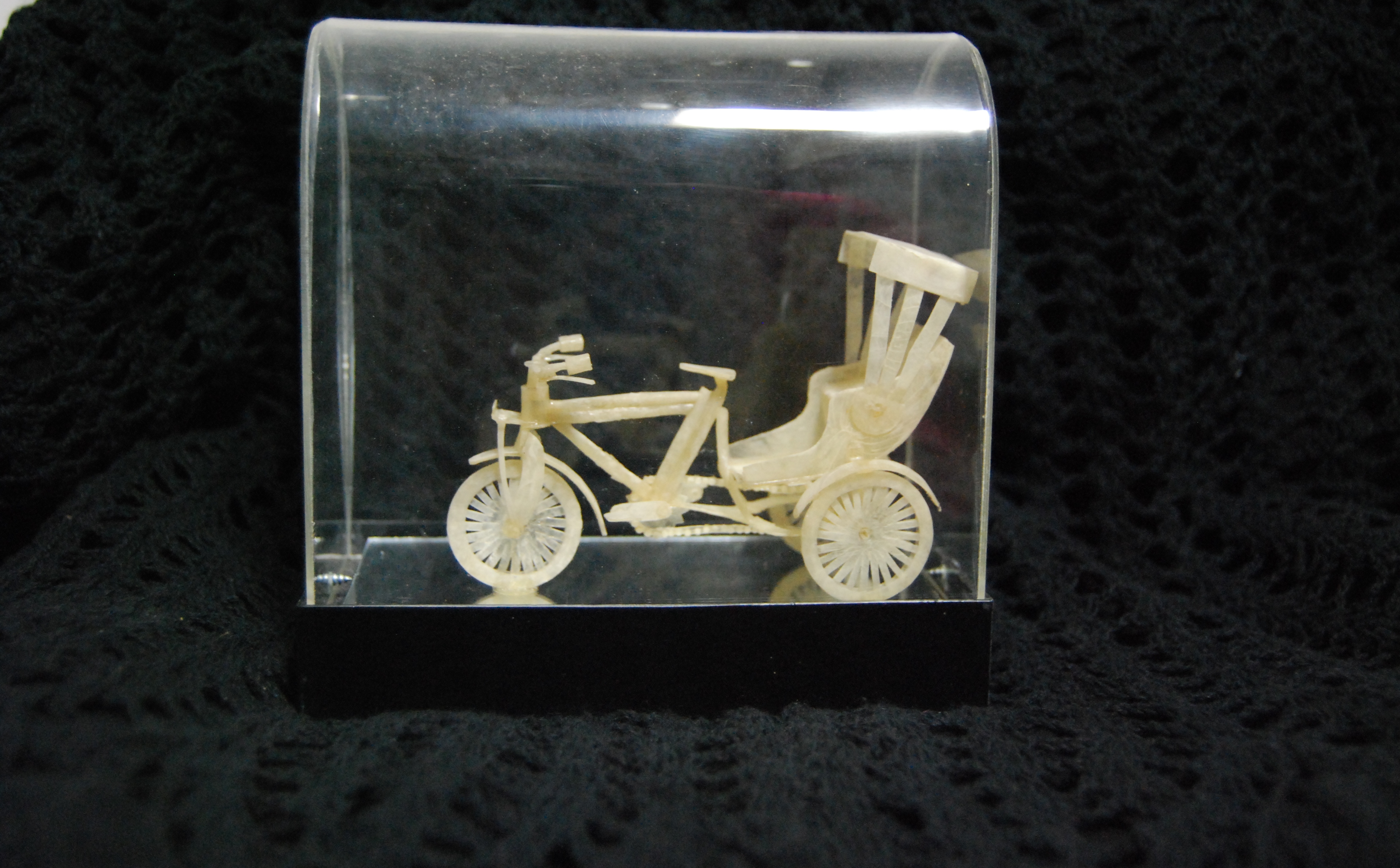 Manufacturers Exporters and Wholesale Suppliers of Fish Scale Memento Rickshaw Kolkata Gujarat